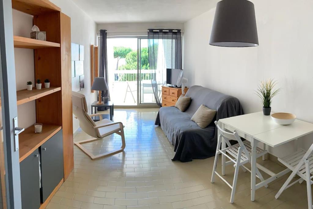 Studio, Vue Mer, A Deux Pas De La *